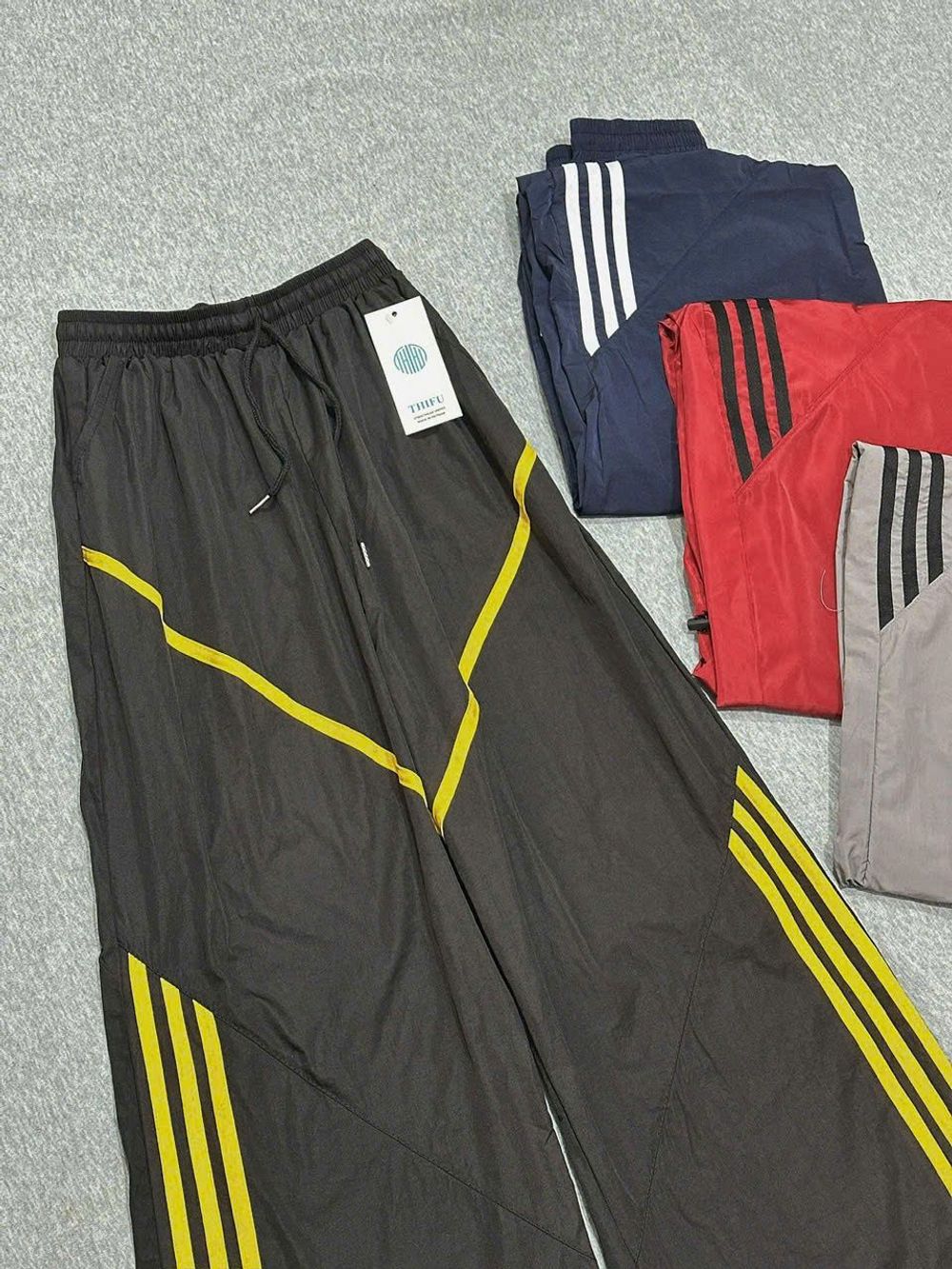 Quần Ống Rộng Dây Rút Chất Dù Nhăn Phối Viền V Và Sọc Freesize Dưới 65kg