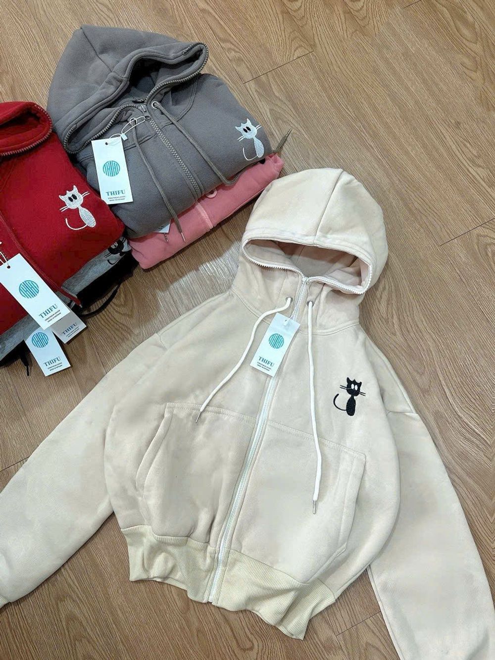 Áo khoác nữ lửng logo Mèo ngực trái