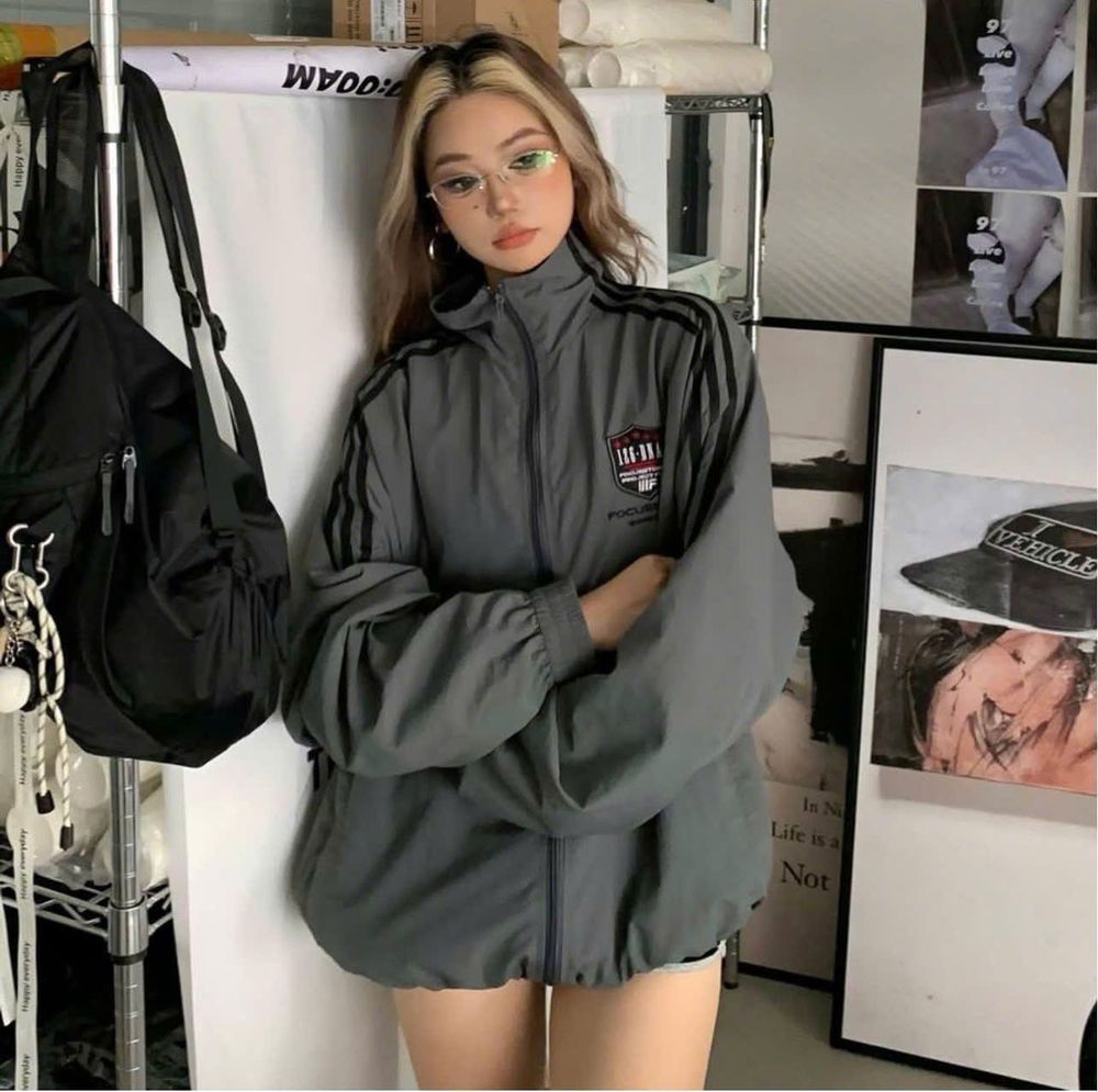 Áo khoác dù 2 lớp có chạy sọc dọc tay