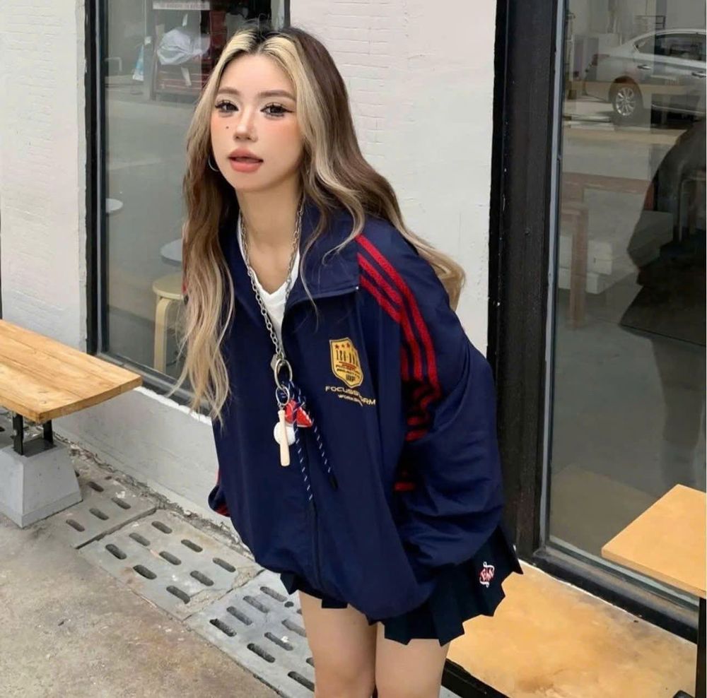 Áo khoác dù 2 lớp có chạy sọc dọc tay