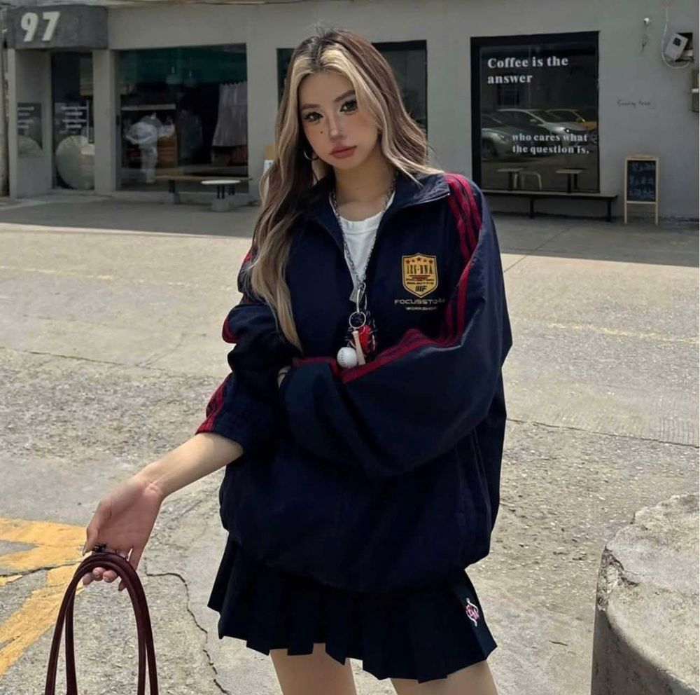 Áo khoác dù 2 lớp có chạy sọc dọc tay