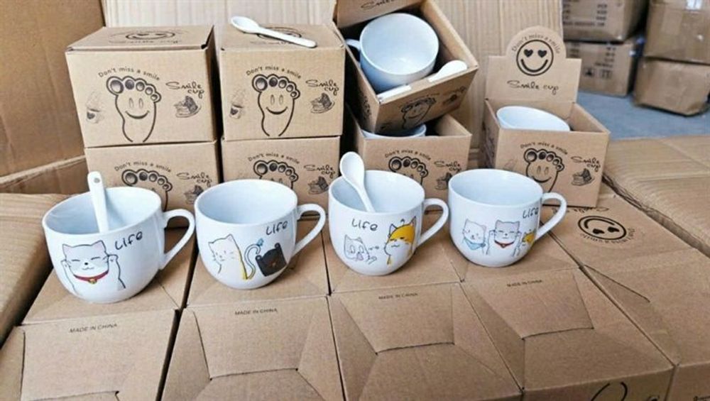 Cốc Sứ Mẫu Mới Dáng Tròn Kèm Thìa Hoạ Tiết ( Thùng 100C )