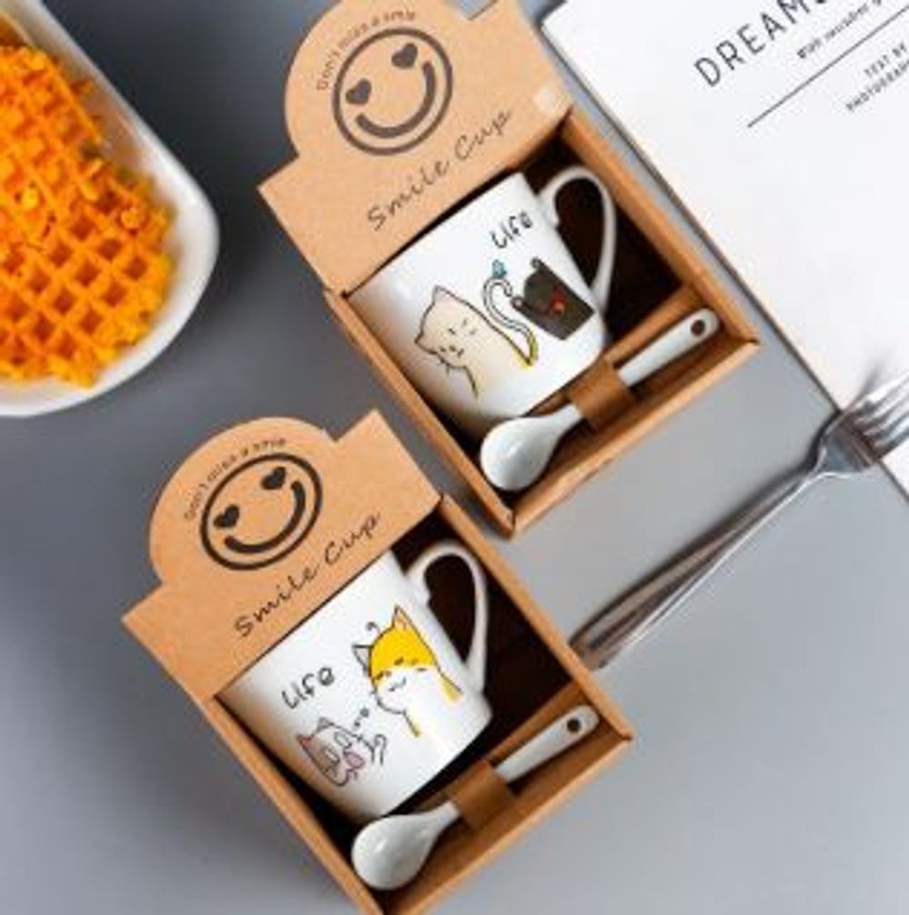 Cốc Sứ Mẫu Mới Dáng Tròn Kèm Thìa Hoạ Tiết ( Thùng 100C )