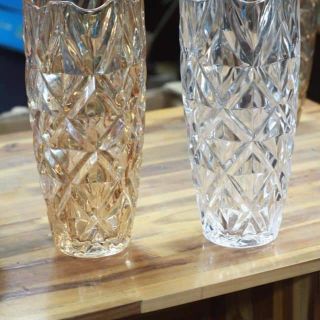 Bình cắm hoa thuỷ tinh cao 25cm khum trắng