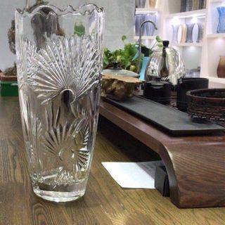 Bình cắm hoa thuỷ tinh cao 25cm khum trắng