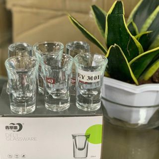 Bộ 6 ly uống rượu thủy tinh đế cao Bộ 6 ly uống rượu thủy tinh đế cao