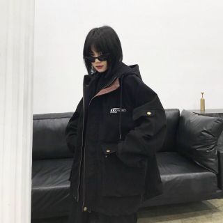 Áo khoác kaki túi hộp mềm logo thêu 2 lớp form rộng nón bự. Áo khoác kaki túi hộp mềm logo thêu 2 lớp form rộng nón bự.