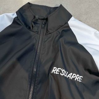 Áo khoác dù cổ bẻ phối màu logo thêu Áo khoác dù cổ bẻ phối màu logo thêu