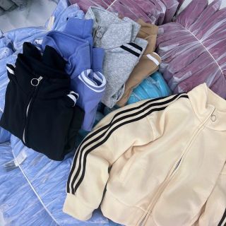 Áo khoác nỉ nam nữ form rộng ba sọc tay phong cách ulzzang unisex cổ trụ trơn Áo khoác nỉ nam nữ form rộng ba sọc tay phong cách ulzzang unisex cổ trụ trơn