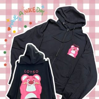 Áo khoác nỉ ngoại dày dặn in Gấu LOTSO form thoải mái, tay phồng có dây kéo khóa tiện lợi, mũ áo 2 lớp. Áo khoác nỉ ngoại dày dặn in Gấu LOTSO form thoải mái, tay phồng có dây kéo khóa tiện lợi, mũ áo 2 lớp.