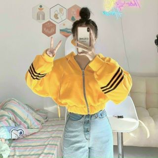 (ảnh thật)Áo Khoác form lửng crotop 3 sọc viền ở tay chất vải đẹp tay phồng dễ phối đồ thời trang (ảnh thật)Áo Khoác form lửng crotop 3 sọc viền ở tay chất vải đẹp tay phồng dễ phối đồ thời trang