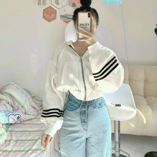 (ảnh thật)Áo Khoác form lửng crotop 3 sọc viền ở tay chất vải đẹp tay phồng dễ phối đồ thời trang (ảnh thật)Áo Khoác form lửng crotop 3 sọc viền ở tay chất vải đẹp tay phồng dễ phối đồ thời trang