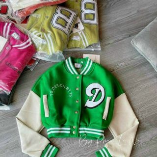 ÁO KHOÁC CROPTOP LỬNG NÚT BẤM LOGO THÊU CHỮ D TAY PHỐI MÀU SIÊU ĐẸP ÁO KHOÁC CROPTOP LỬNG NÚT BẤM LOGO THÊU CHỮ D TAY PHỐI MÀU SIÊU ĐẸP