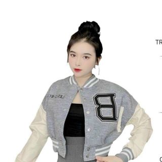 Áo khoác bomber croptop Chữ B nữ dáng lửng cánh dơi Phối tay trắng rộng bấm cúc sexy mẫu mới Áo khoác bomber croptop Chữ B nữ dáng lửng cánh dơi Phối tay trắng rộng bấm cúc sexy mẫu mới