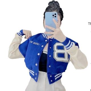 Áo khoác bomber croptop Chữ B nữ dáng lửng cánh dơi Phối tay trắng rộng bấm cúc sexy mẫu mới Áo khoác bomber croptop Chữ B nữ dáng lửng cánh dơi Phối tay trắng rộng bấm cúc sexy mẫu mới