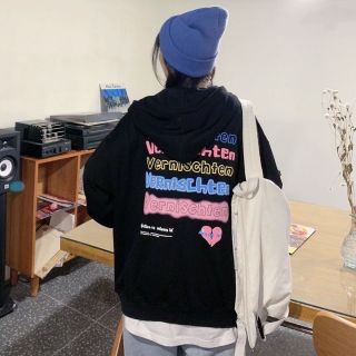 Áo khoác nữ VERNISCH form rộng bo gấu tay phồng in chữ nổi (nón 2lớp)dây kéo phao vải dày mịn. Áo khoác nữ VERNISCH form rộng bo gấu tay phồng in chữ nổi (nón 2lớp)dây kéo phao vải dày mịn.