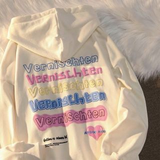 Áo khoác nữ VERNISCH form rộng bo gấu tay phồng in chữ nổi (nón 2lớp)dây kéo phao vải dày mịn. Áo khoác nữ VERNISCH form rộng bo gấu tay phồng in chữ nổi (nón 2lớp)dây kéo phao vải dày mịn.