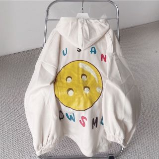 Áo khoác tay dài form cánh dơi in chữ FY Mặt cười Bự form rộng nón 2 lớp bự Siêu Xinh. Áo khoác tay dài form cánh dơi in chữ FY Mặt cười Bự form rộng nón 2 lớp bự Siêu Xinh.