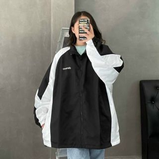 Áo Khoác Gió DEMERRO chữ thêu chất liệu dù 2 lớp 3 màu có túi trong và túi ngoài trẻ trung năng động Áo Khoác Gió DEMERRO chữ thêu chất liệu dù 2 lớp 3 màu có túi trong và túi ngoài trẻ trung năng động