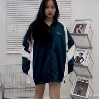 Áo Khoác Gió DEMERRO chữ thêu chất liệu dù 2 lớp 3 màu có túi trong và túi ngoài trẻ trung năng động Áo Khoác Gió DEMERRO chữ thêu chất liệu dù 2 lớp 3 màu có túi trong và túi ngoài trẻ trung năng động