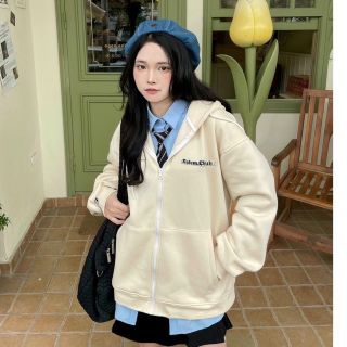 Áo khoác chống nắng in C.Lclub form rộng unisex . Áo khoác chống nắng in C.Lclub form rộng unisex .