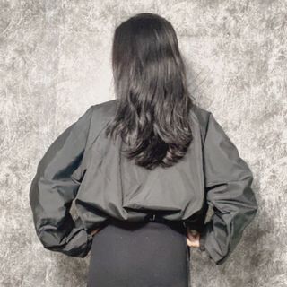 Áo khoác dù 2 lớp tay 2 sọc thể thao dáng lửng có dây rút phong cách Áo khoác dù 2 lớp tay 2 sọc thể thao dáng lửng có dây rút phong cách