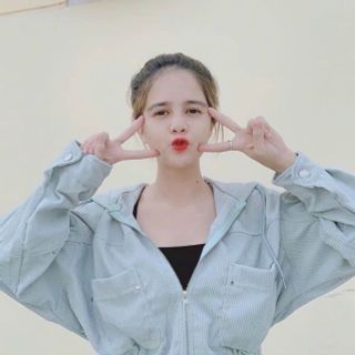 Áo khoác nhung tăm kiểu cánh dơi, nón rộng dây kéo khoen tròn. Áo khoác nhung tăm kiểu cánh dơi, nón rộng dây kéo khoen tròn.