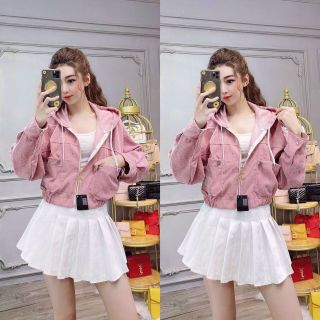 Áo khoác nhung tăm kiểu cánh dơi, nón rộng dây kéo khoen tròn. Áo khoác nhung tăm kiểu cánh dơi, nón rộng dây kéo khoen tròn.