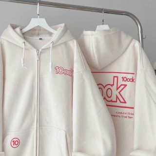 Áo khoác dây kéo in 10ook form rộng unisex . Áo khoác dây kéo in 10ook form rộng unisex .