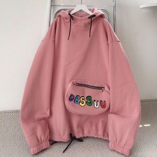 Áo hoodie in Dessuu có túi bao tử phối dây rút form rộng unisex nam nữ. Áo hoodie in Dessuu có túi bao tử phối dây rút form rộng unisex nam nữ.