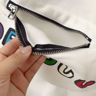 Áo hoodie in Dessuu có túi bao tử phối dây rút form rộng unisex nam nữ. Áo hoodie in Dessuu có túi bao tử phối dây rút form rộng unisex nam nữ.