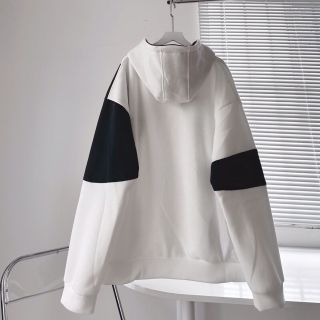Áo hoodie DESSY nỉ bông dày dặn nút bấm phối màu phối form rộng unisex nam nữ. Áo hoodie DESSY nỉ bông dày dặn nút bấm phối màu phối form rộng unisex nam nữ.