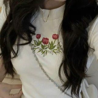 Áo thun baby tee thêu hoa sắc nét, áo croptop cổ phối phong cách Hàn Quốc