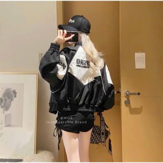 Áo khoác bóng chày phong cách Phương tây cổ điện. Áo khoác bóng chày phong cách Phương tây cổ điện.