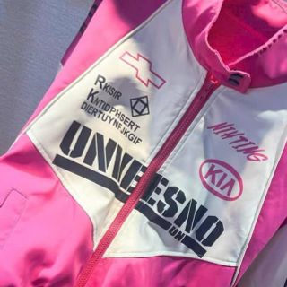 Áo khoác bóng chày phong cách Phương tây cổ điện. Áo khoác bóng chày phong cách Phương tây cổ điện.