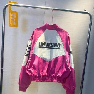 Áo khoác bóng chày phong cách Phương tây cổ điện. Áo khoác bóng chày phong cách Phương tây cổ điện.