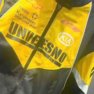 Áo khoác bóng chày phong cách Phương tây cổ điện. Áo khoác bóng chày phong cách Phương tây cổ điện.