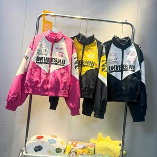 Áo khoác bóng chày phong cách Phương tây cổ điện. Áo khoác bóng chày phong cách Phương tây cổ điện.