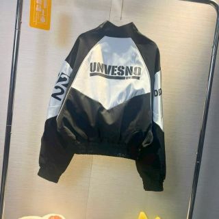 Áo khoác bóng chày phong cách Phương tây cổ điện. Áo khoác bóng chày phong cách Phương tây cổ điện.