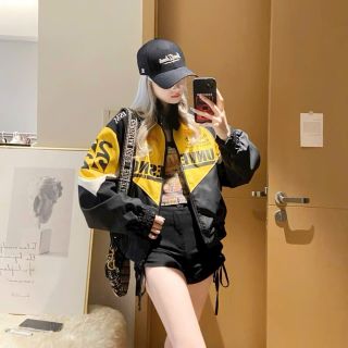 Áo khoác bóng chày phong cách Phương tây cổ điện. Áo khoác bóng chày phong cách Phương tây cổ điện.