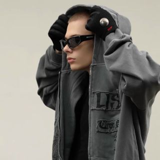 Áo khoác WOOD LISE phối rách chất thun nỉ mềm mịn nón 2 lớp có khoen dây kéo sắt form rộng dưới 75kg Áo khoác WOOD LISE phối rách chất thun nỉ mềm mịn nón 2 lớp có khoen dây kéo sắt form rộng dưới 75kg