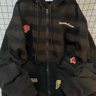 Áo khoác nỉ in Sweeder, nón rộng day kéo phao
2 màu trắng, đen Áo khoác nỉ in Sweeder, nón rộng day kéo phao
2 màu trắng, đen