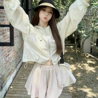 Áo khoác dù trượt nước chất đẹp 1 lớp logo thêu đang lửng tay cánh dơi ,dây rút 2 bên Áo khoác dù trượt nước chất đẹp 1 lớp logo thêu đang lửng tay cánh dơi ,dây rút 2 bên