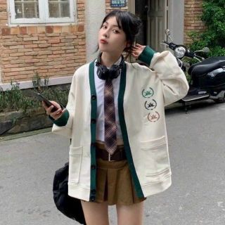 Áo khoác cadigan về lại chất thun nỉ.mịn mát dày.form dưới 70kg.logo in bông lúa Áo khoác cadigan về lại chất thun nỉ.mịn mát dày.form dưới 70kg.logo in bông lúa