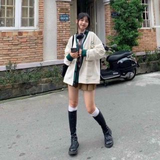 Áo khoác cadigan về lại chất thun nỉ.mịn mát dày.form dưới 70kg.logo in bông lúa Áo khoác cadigan về lại chất thun nỉ.mịn mát dày.form dưới 70kg.logo in bông lúa