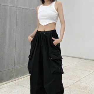 Quần jogger dù 3 dây rút form rộng cá tính Quần jogger dù 3 dây rút form rộng cá tính