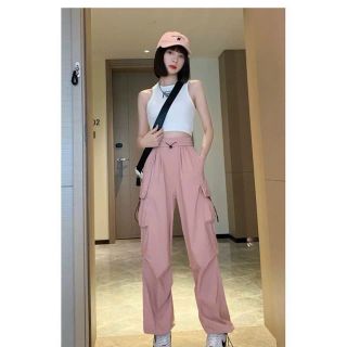 Quần jogger dù 3 dây rút form rộng cá tính Quần jogger dù 3 dây rút form rộng cá tính