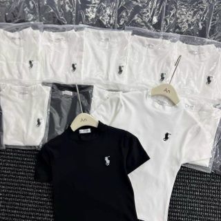 Áo thun cotton xịn form ôm, cổ cao, logo thêu freesize dưới 60kg Áo thun cotton xịn form ôm, cổ cao, logo thêu freesize dưới 60kg