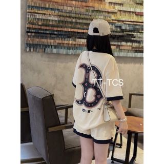 Set bộ áo tay lỡ kèm quần short in chữ B chất thun conton thấm hút mồ hôi freesize Set bộ áo tay lỡ kèm quần short in chữ B chất thun conton thấm hút mồ hôi freesize