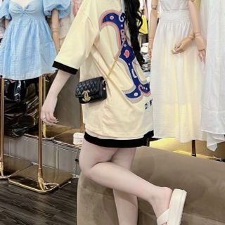 Set bộ áo tay lỡ kèm quần short in chữ B chất thun conton thấm hút mồ hôi freesize Set bộ áo tay lỡ kèm quần short in chữ B chất thun conton thấm hút mồ hôi freesize